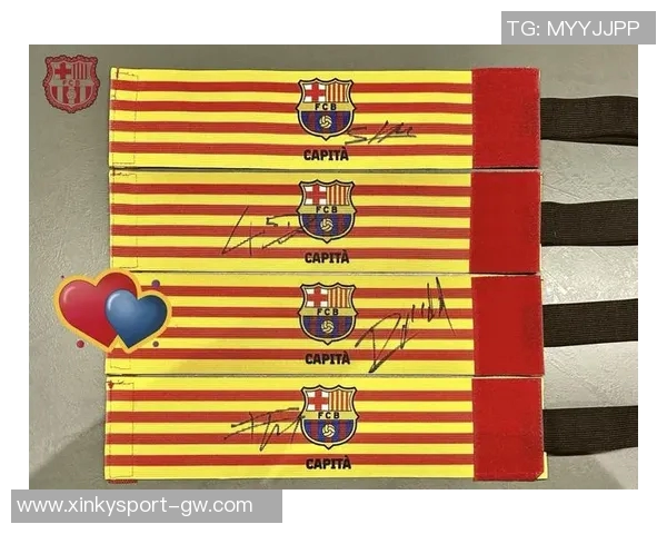 即使遭遇不公被驱逐出场华子依然在通道默默为球迷签名